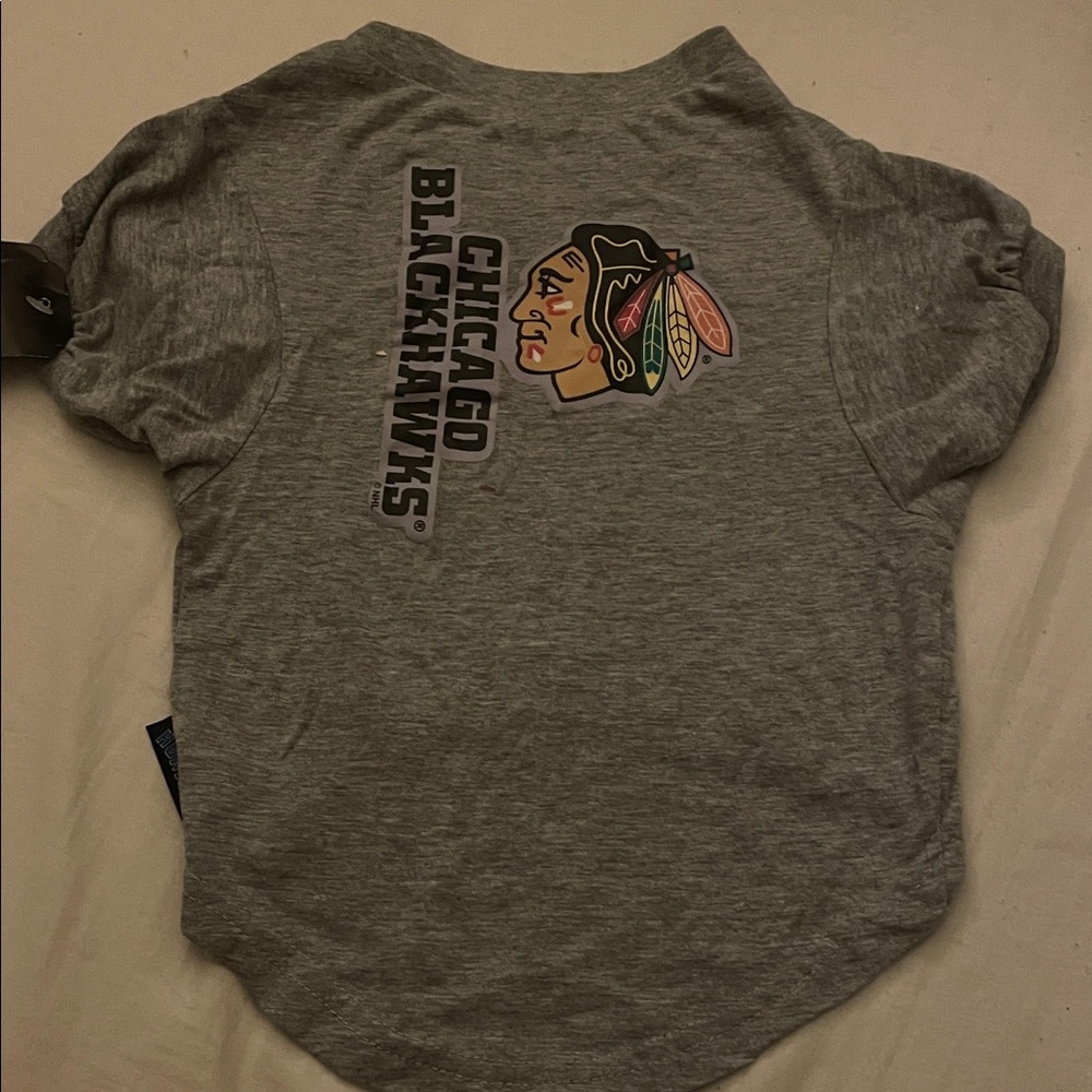 Chicago Blackhawks Dog Gray T-Shirt Sz Large NWT
